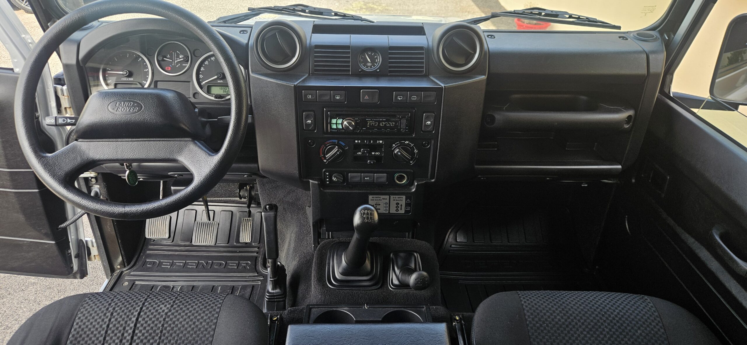 LAND ROVER DEFENDER 90 TD4 122 CH 4 PLACES